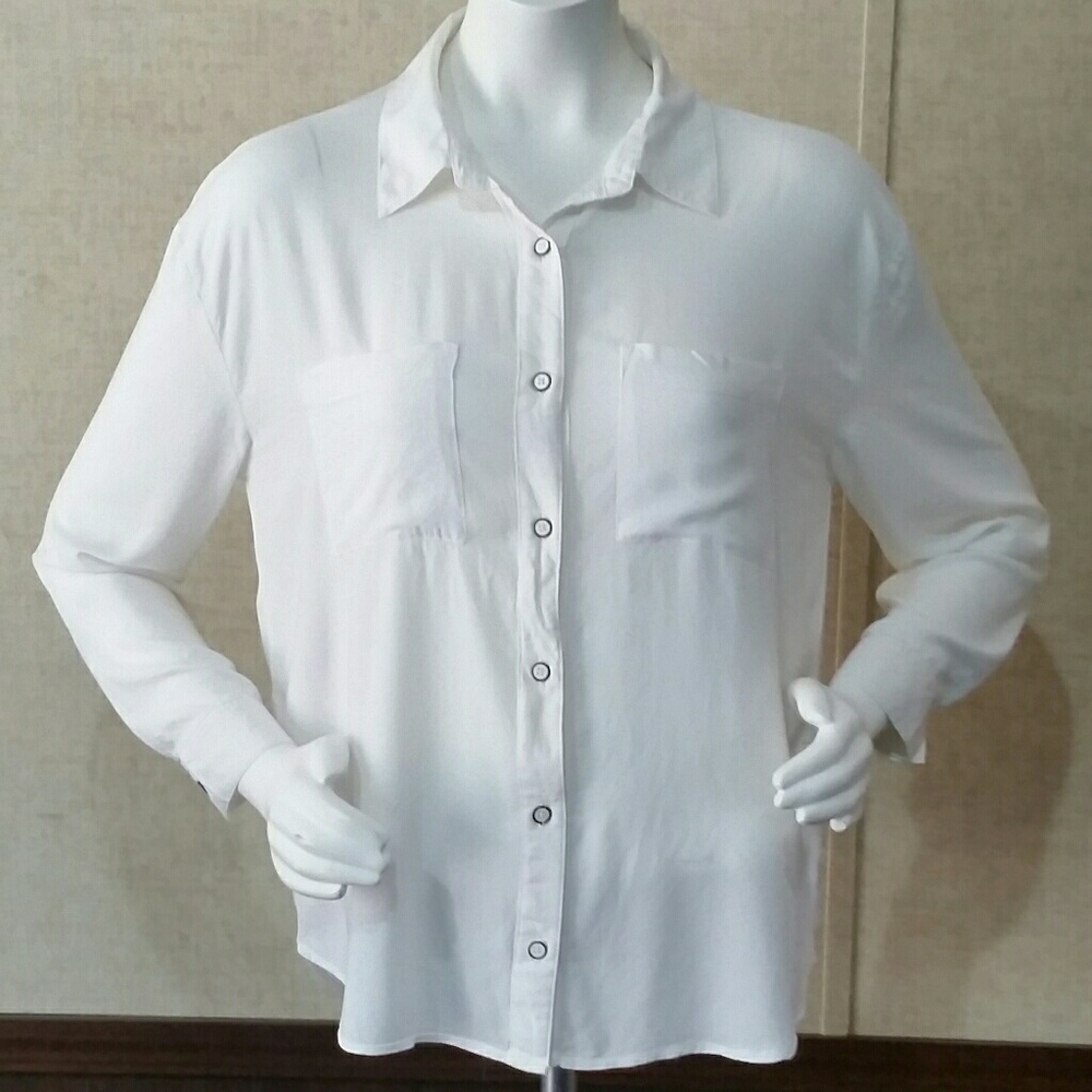 Long Sleeve Botton Top by Forever 21 Size L